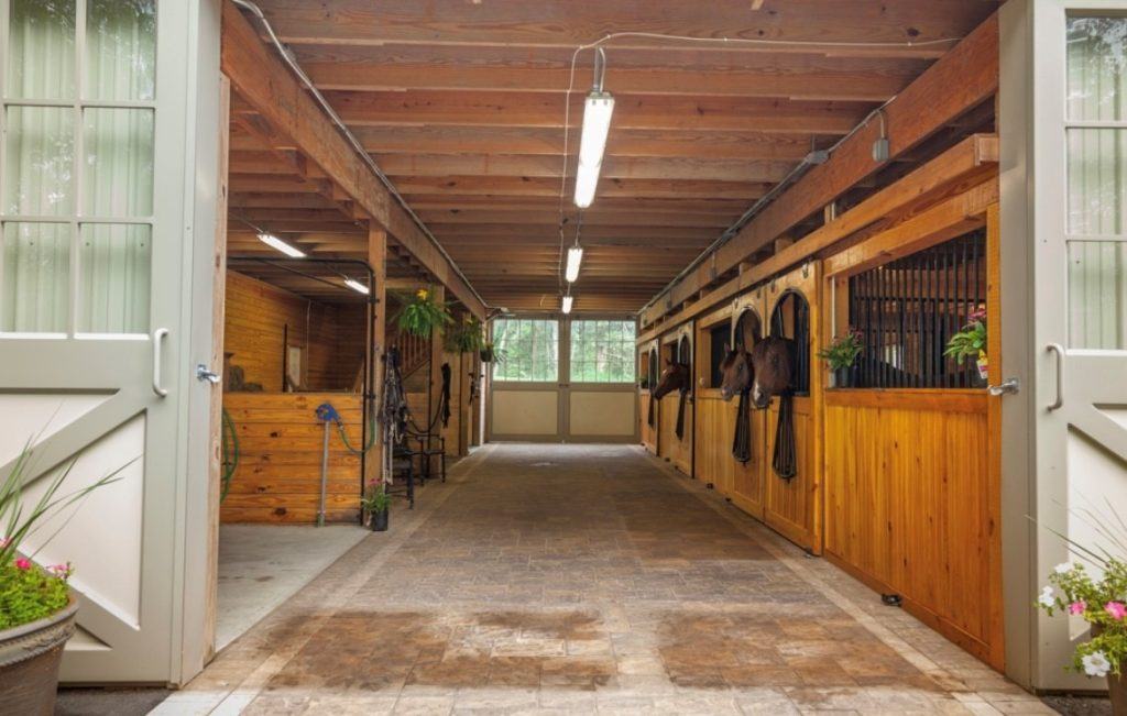 Equine building by Conestoga