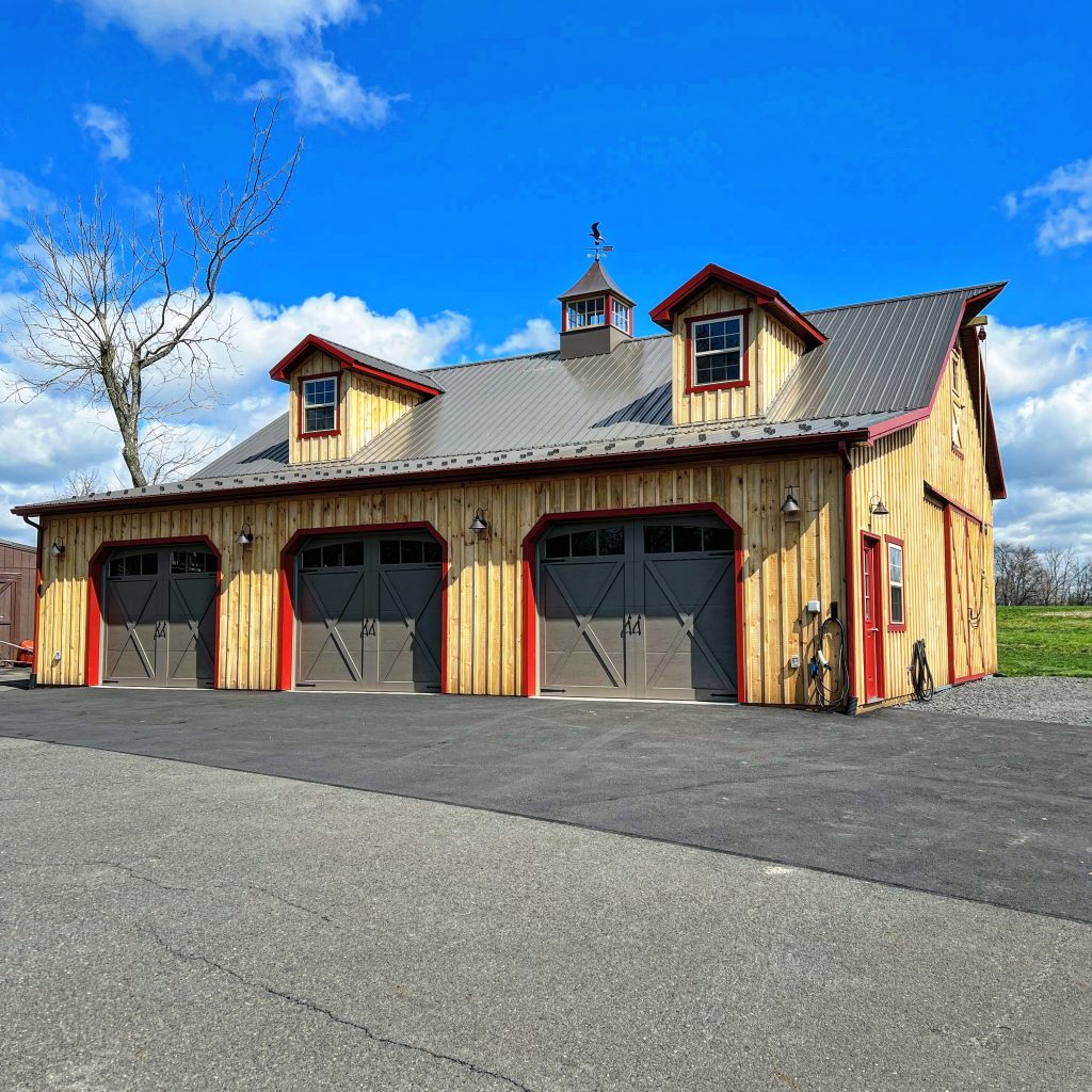 Board & Batten Garage gallery photo 1