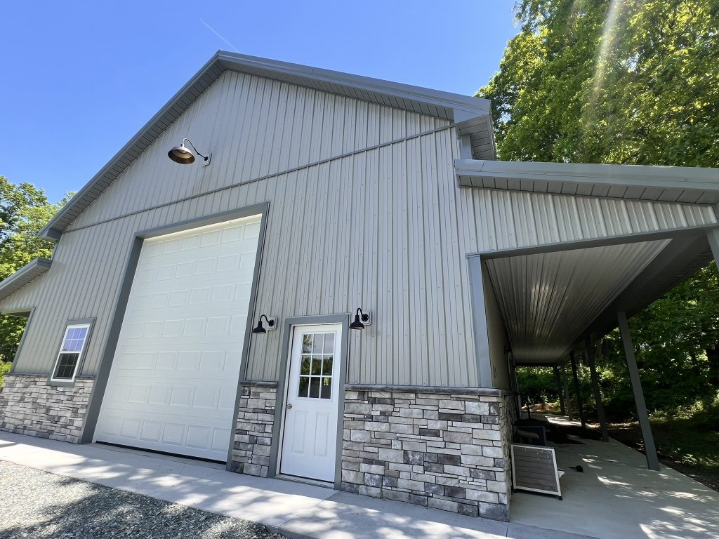 Oversized Hobby Garage gallery photo 7