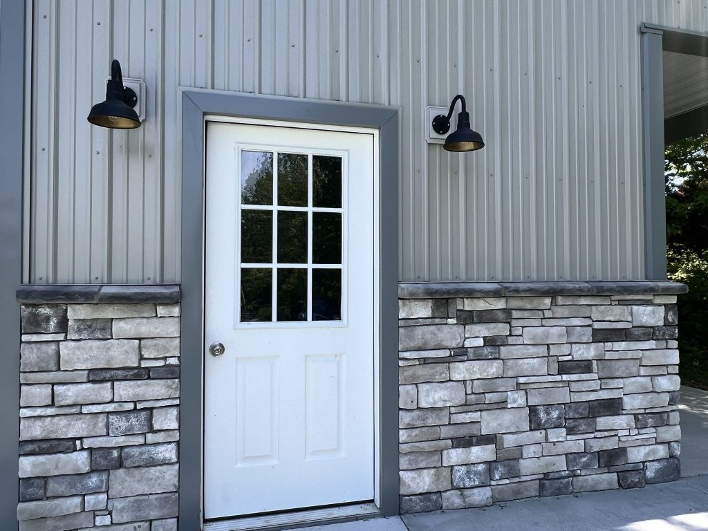 Oversized Hobby Garage gallery photo 10